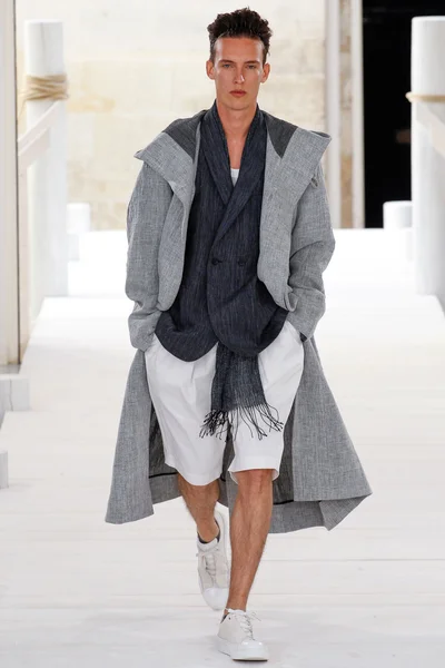 Look 12